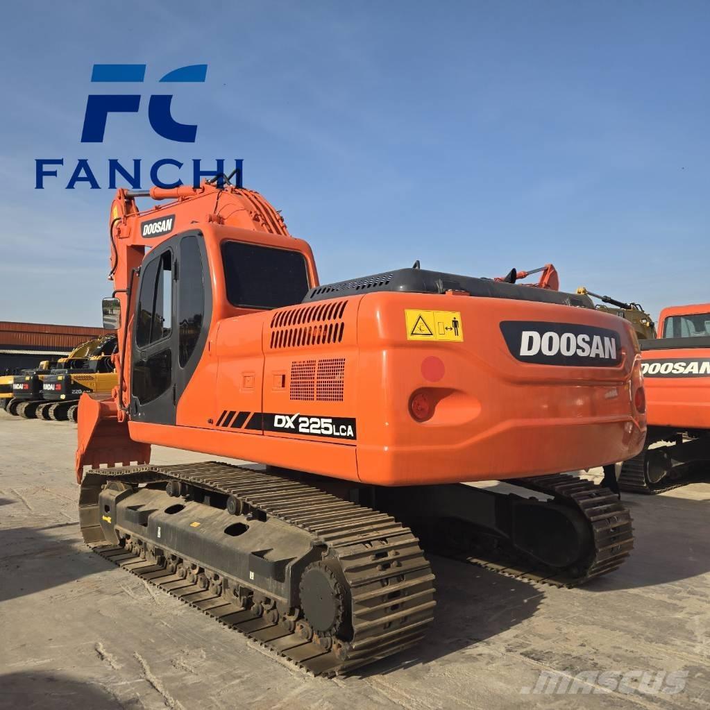 Doosan DX 225 LC Telakaivukoneet