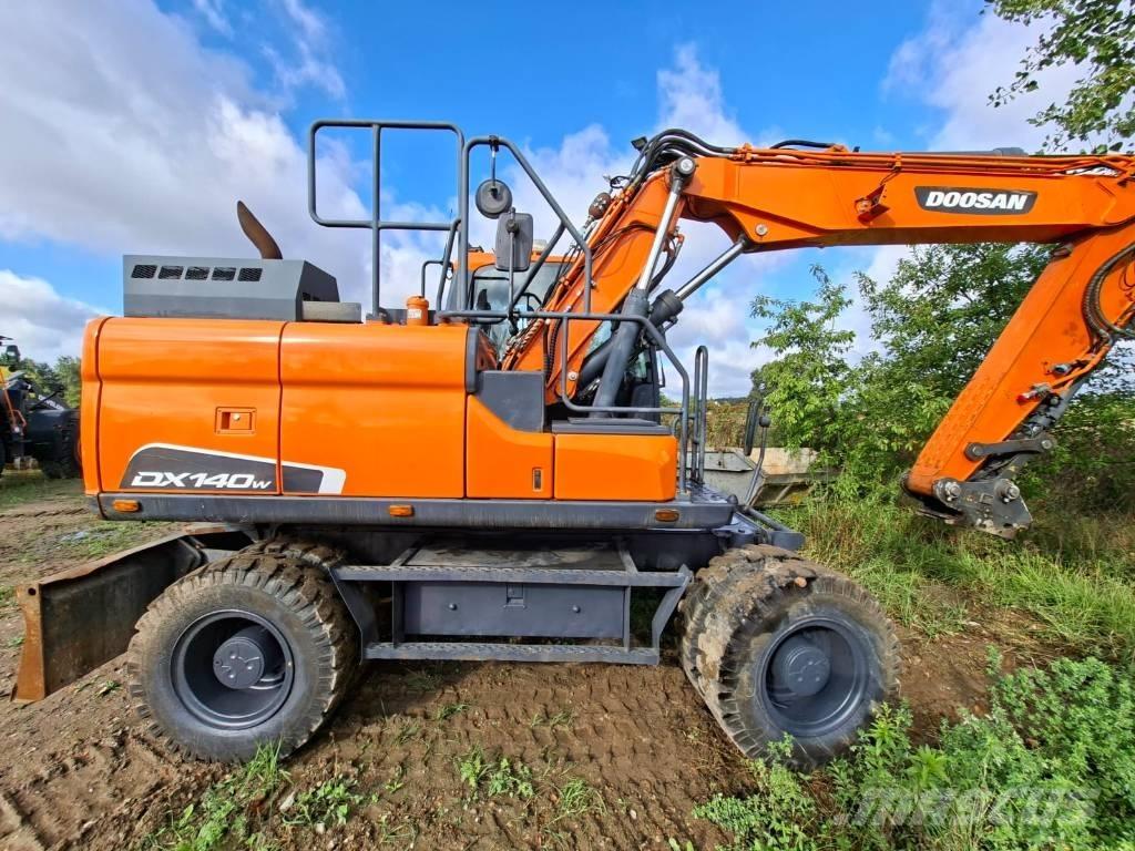 Doosan DX140W-5 Pyöräkaivukoneet