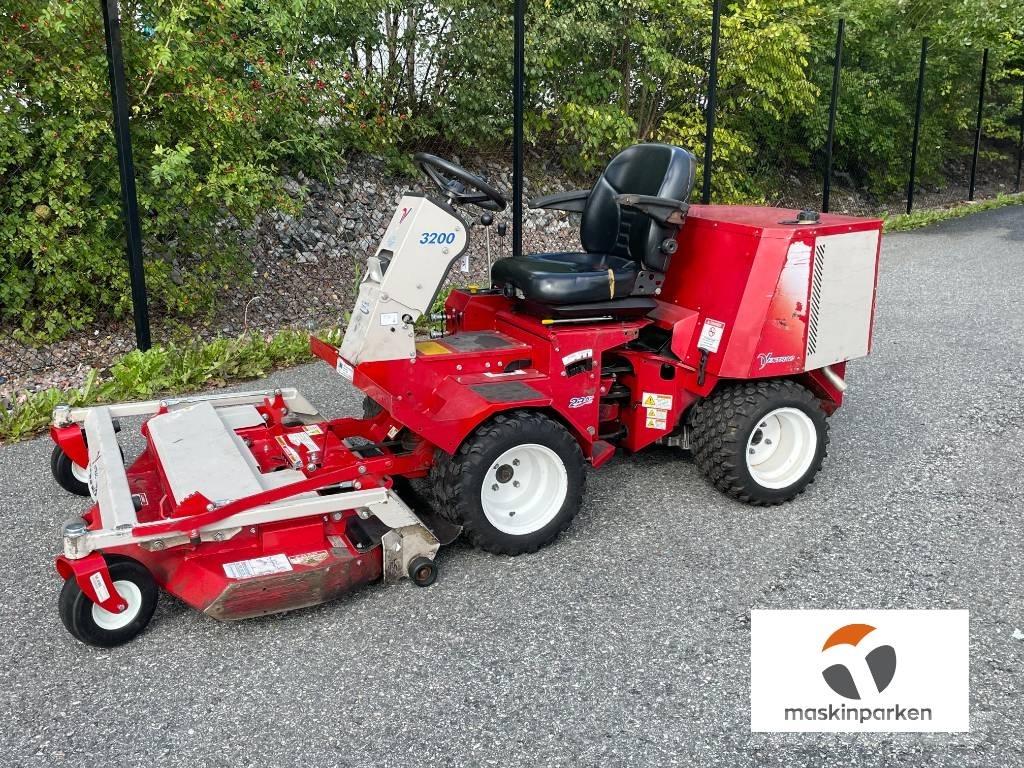 Ventrac 3200 Päältäajettavat ruohonleikkurit