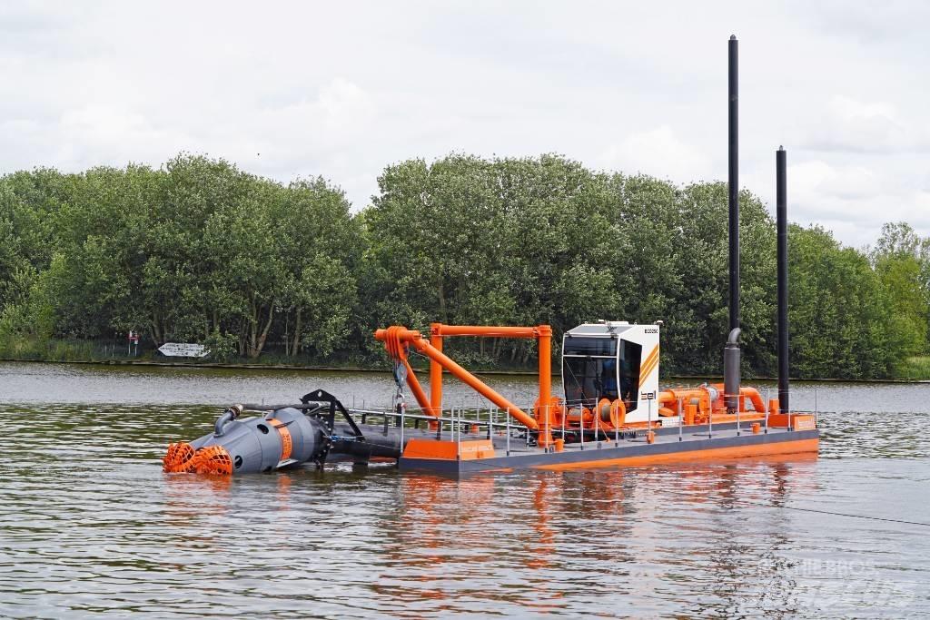 Bell Cutter Dredger Veneet, proomut ja ponttoonit