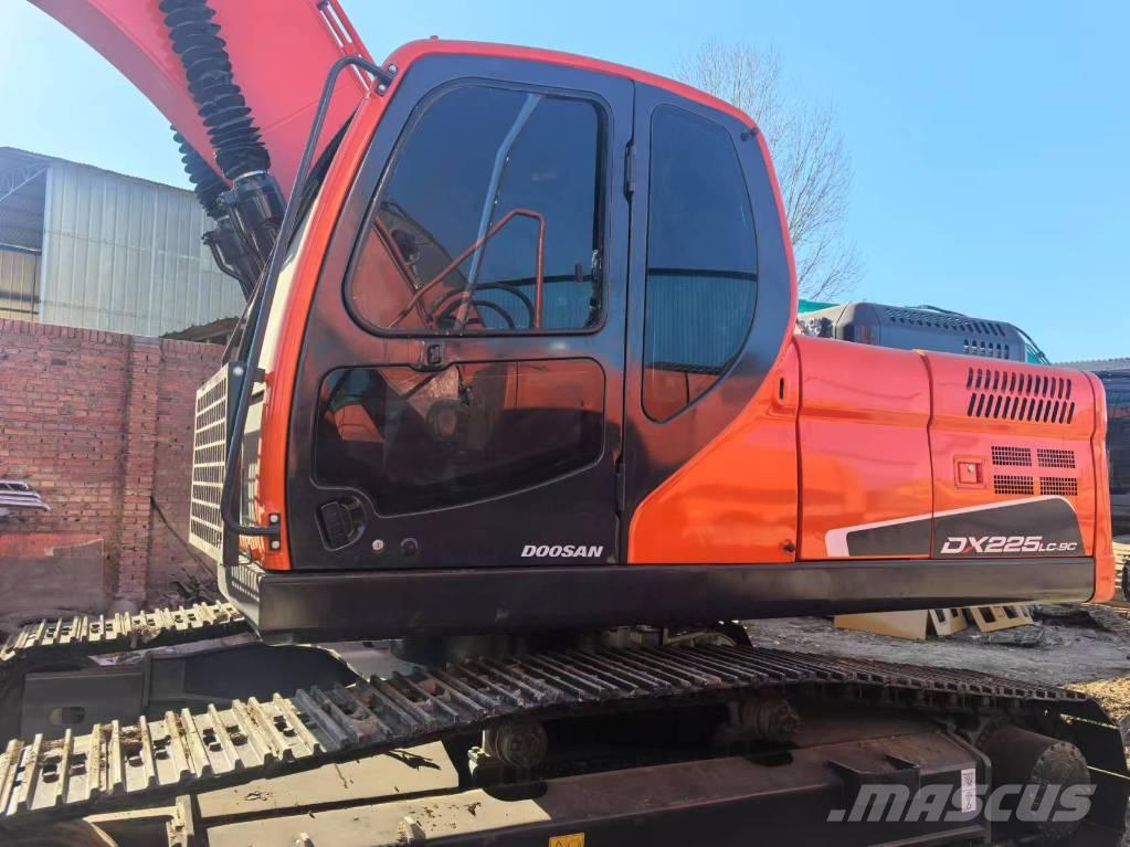 Doosan DX 225 LC Telakaivukoneet