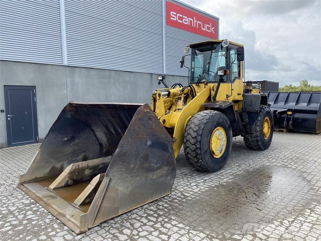 Komatsu WA270-3 Pyöräkuormaajat