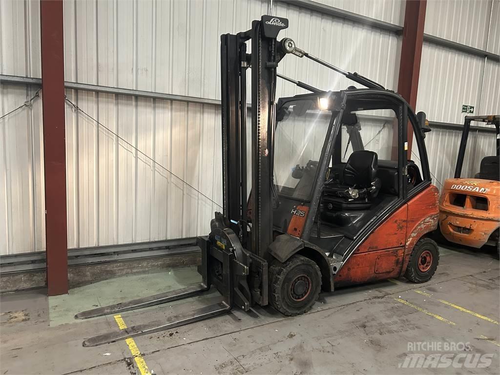 Linde H25T Nestekaasutrukit