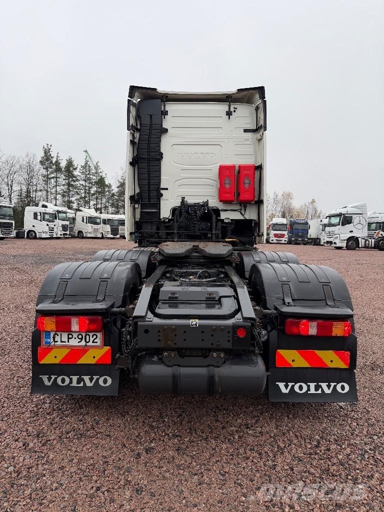 Volvo FH500 6x2 Vetopöytäautot