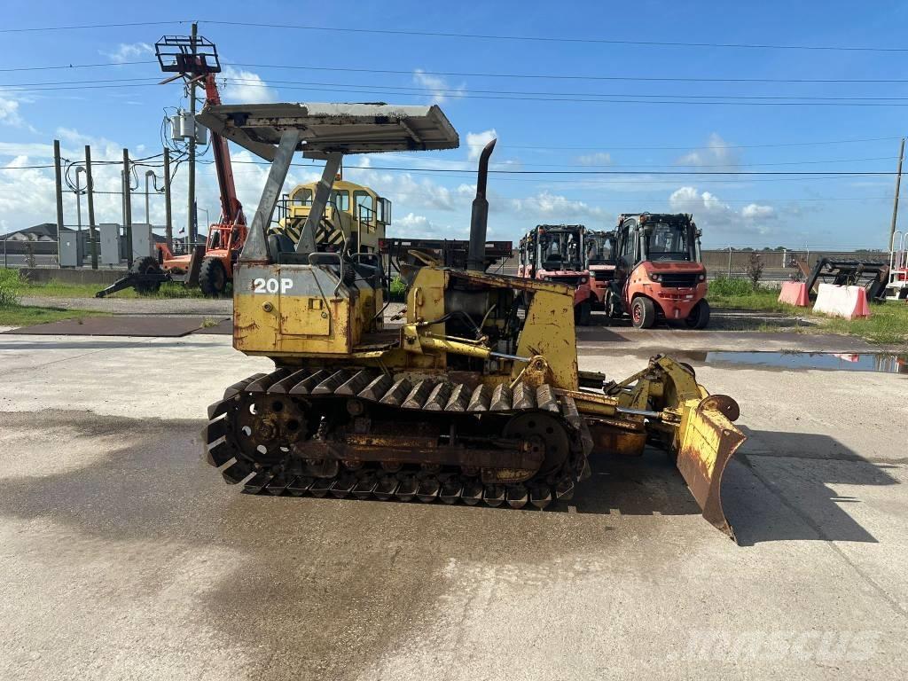 Komatsu D 20P-7 Telaketjupuskutraktorit