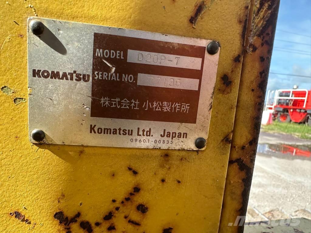 Komatsu D 20P-7 Telaketjupuskutraktorit
