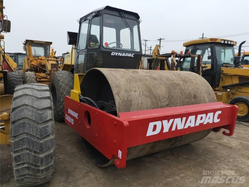 Dynapac CA251D Yksivalssijyrät