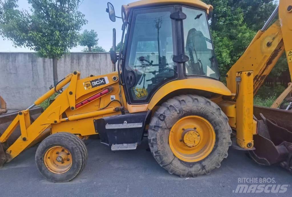 JCB 3 CX Kaivurikuormaajat