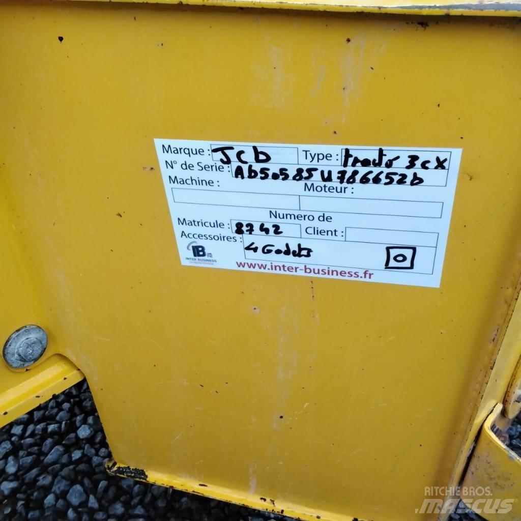 JCB 3 CX Kaivurikuormaajat
