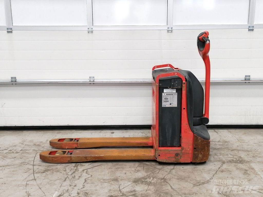 Linde T16 Lavansiirtotrukit