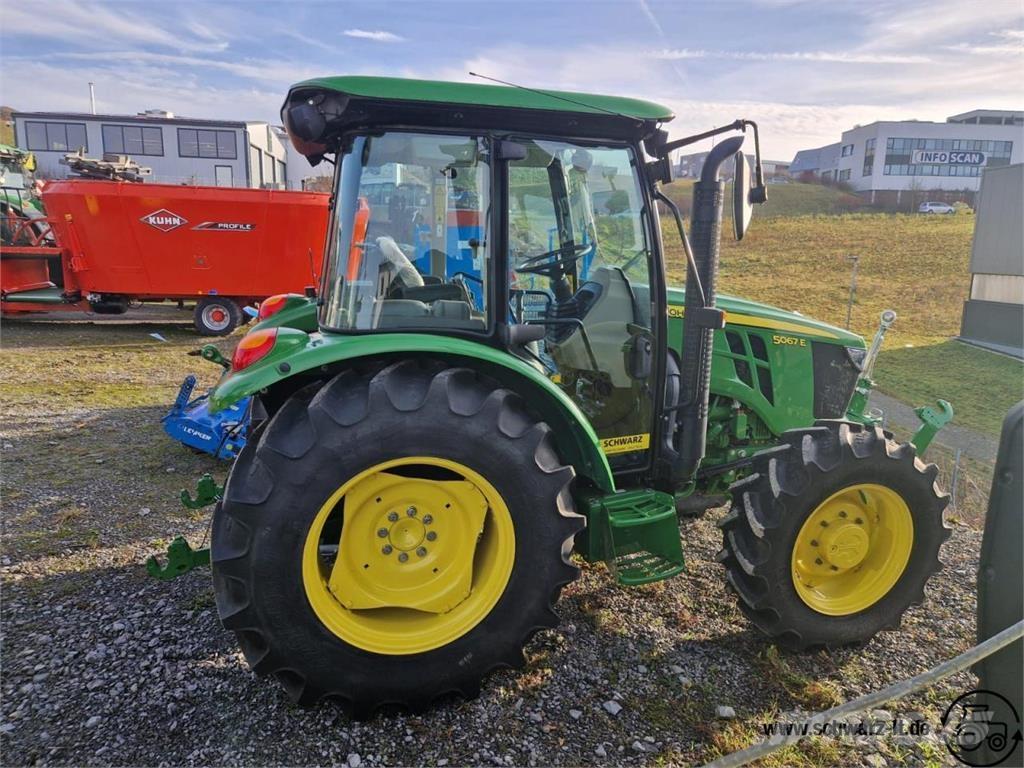 John Deere 5067E Traktorit