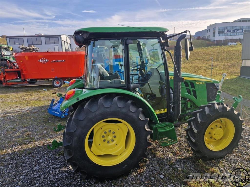 John Deere 5067E Traktorit