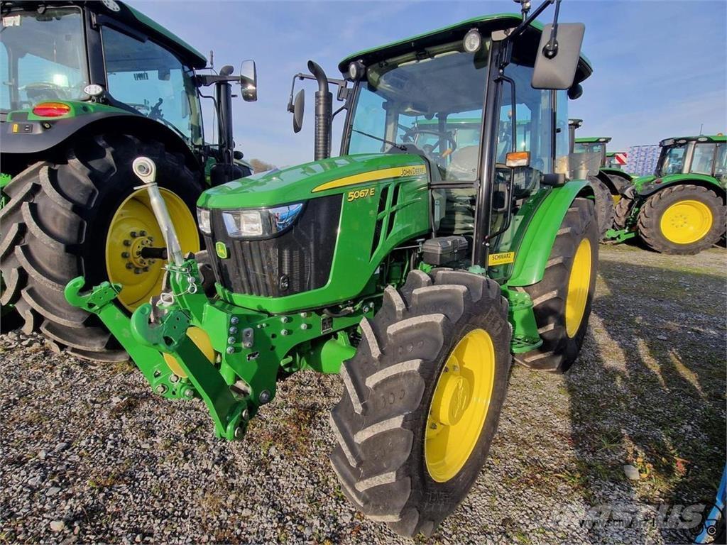 John Deere 5067E Traktorit