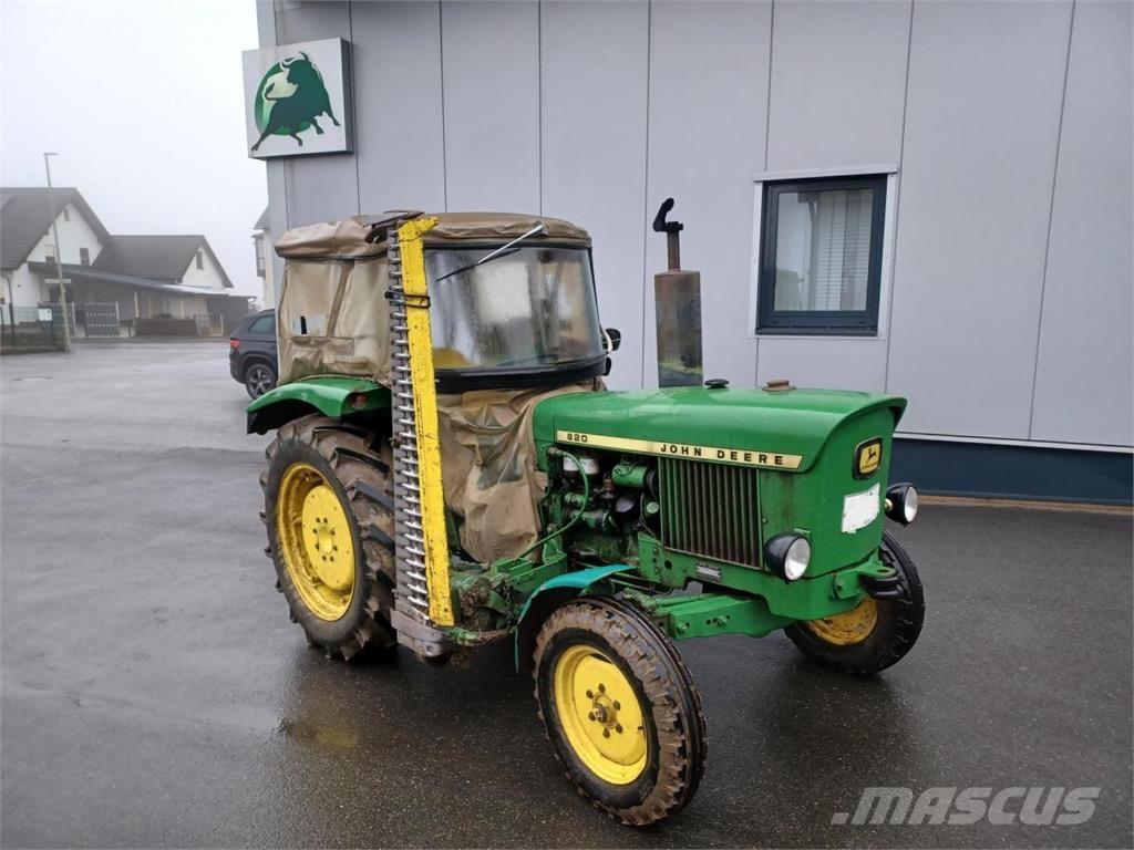 John Deere 820 Traktorit