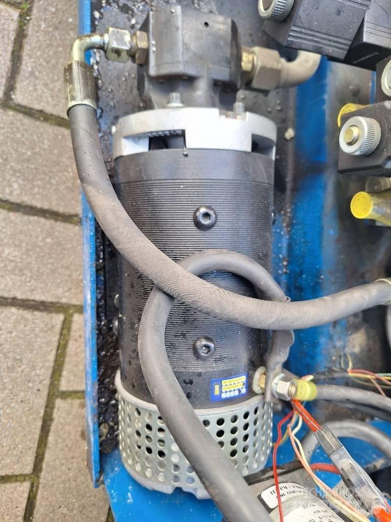 UpRight X32N Saksilavat