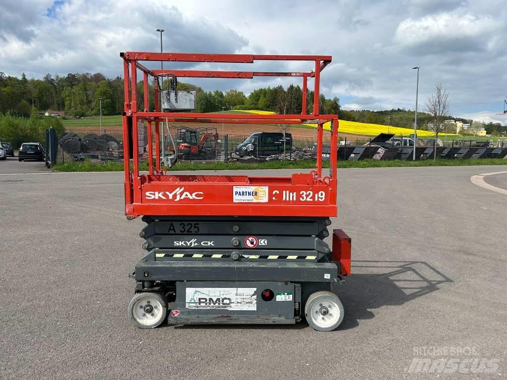 SkyJack SJ III 3219 Saksilavat