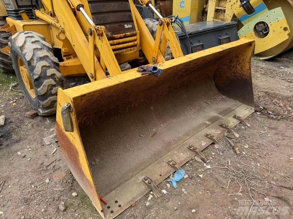 JCB 3 CX Kaivurikuormaajat