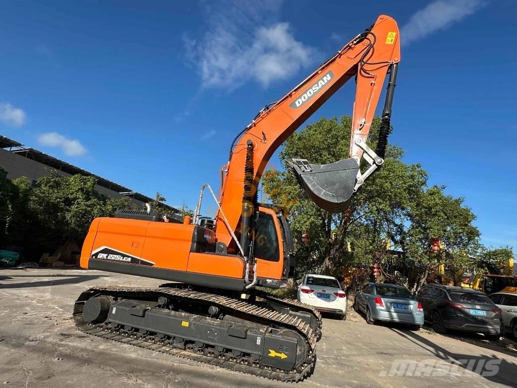 Doosan DX 225 LCA Telakaivukoneet