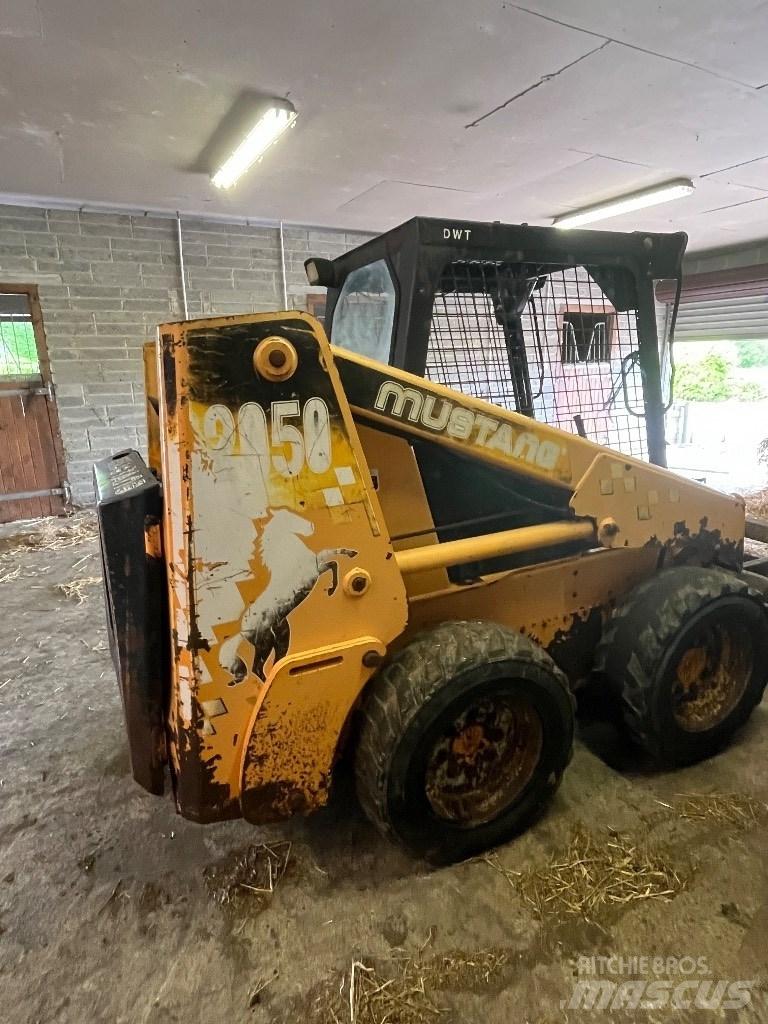 Mustang 2050 Liukuohjatut kuormaajat