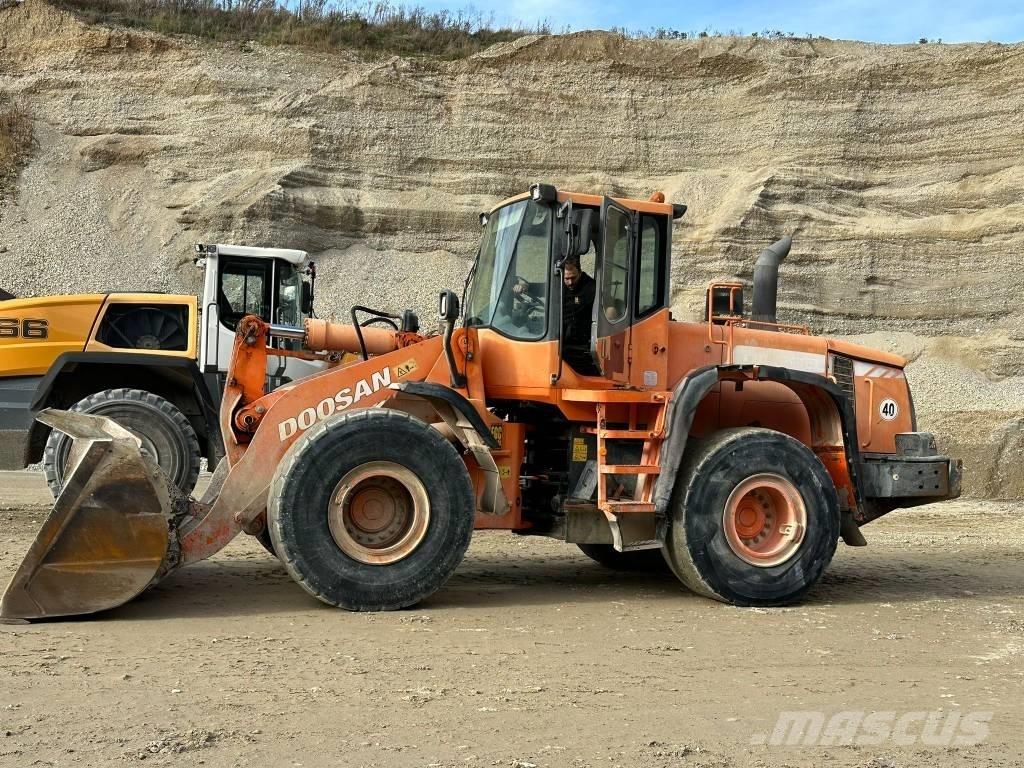 Doosan DL 300 Pyöräkuormaajat