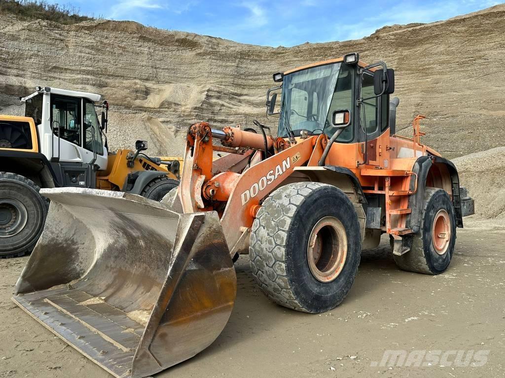 Doosan DL 300 Pyöräkuormaajat
