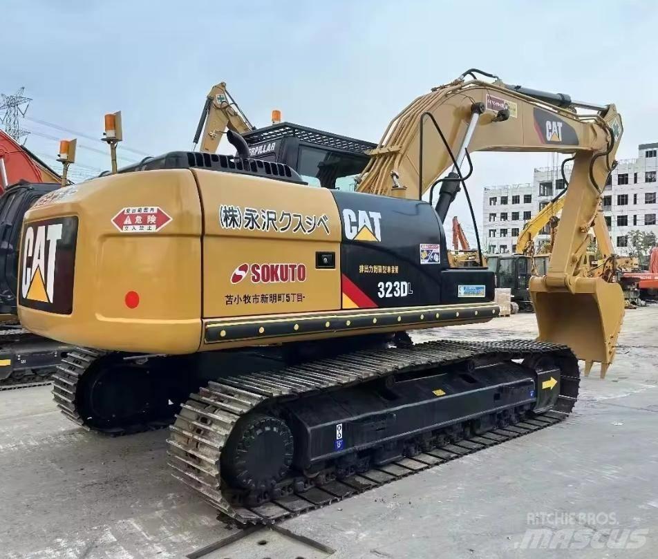 CAT 323 Telakaivukoneet