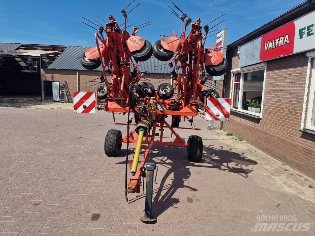 Kuhn GF 10802 T Pöyhimet ja haravat