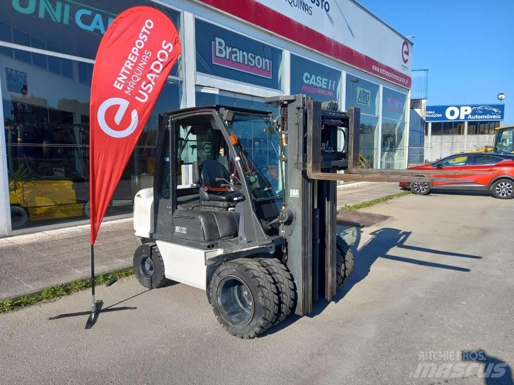 UniCarriers D32 Dieseltrukit