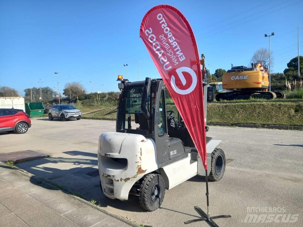 UniCarriers D32 Dieseltrukit