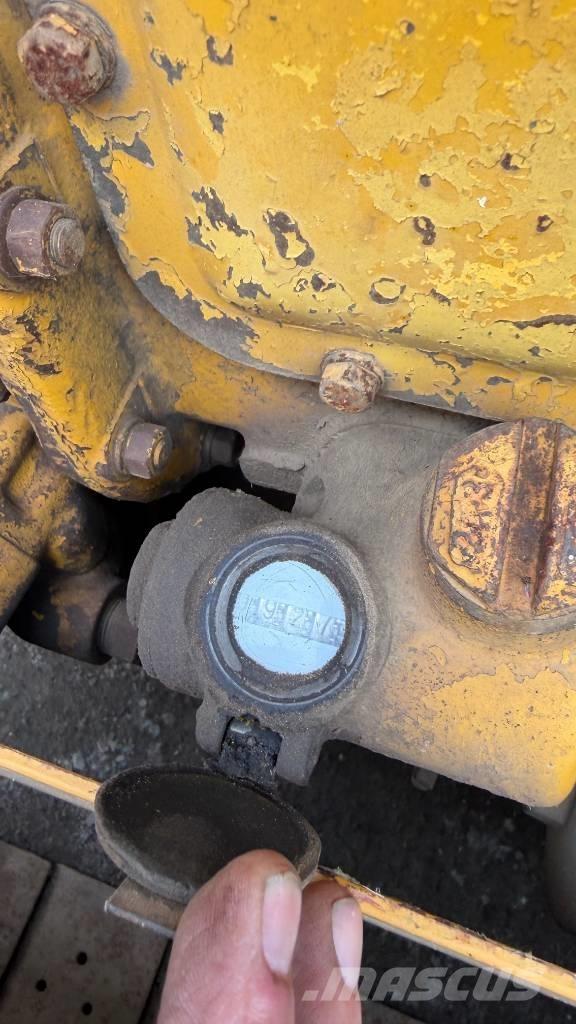 CAT D 2 Telaketjupuskutraktorit