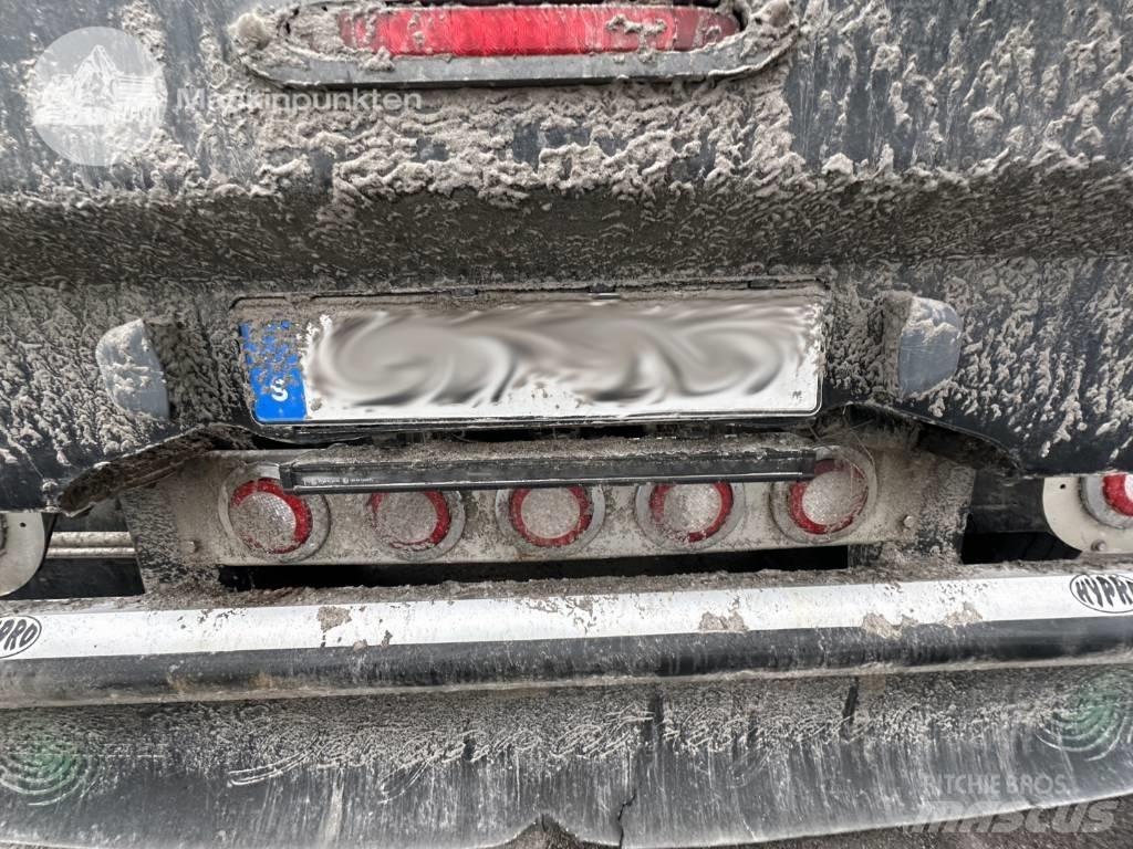 Jyki V 42 T00 Puuperävaunut