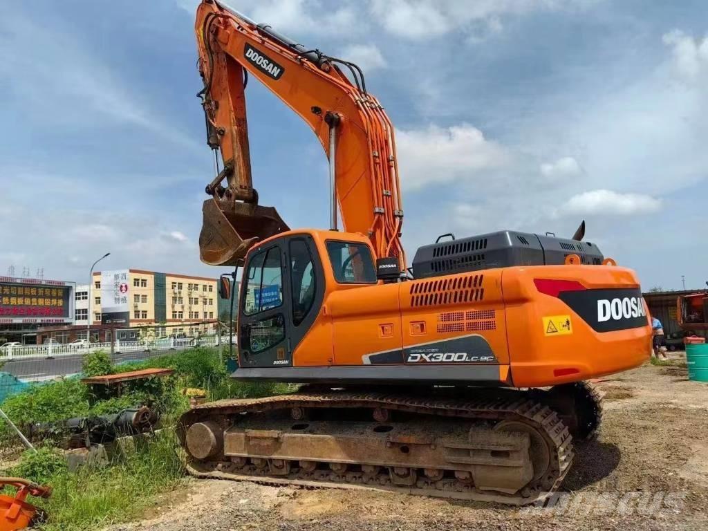 Doosan DX 300 LC Telakaivukoneet