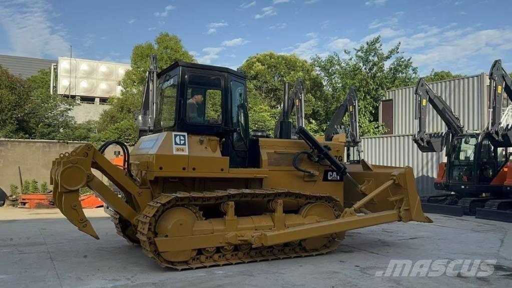 CAT D7G Telaketjupuskutraktorit