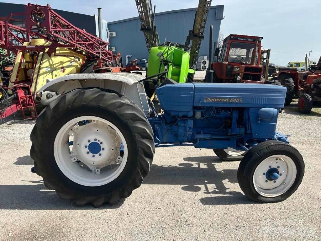 Universal 640 Traktorit