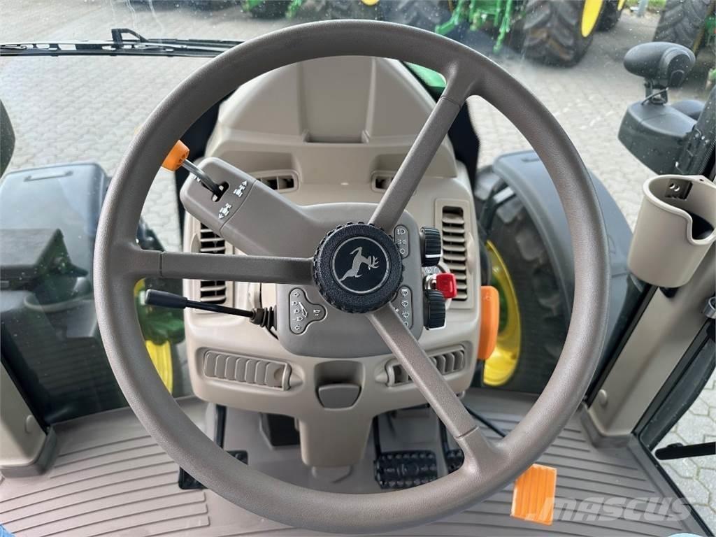 John Deere 6110 M Traktorit