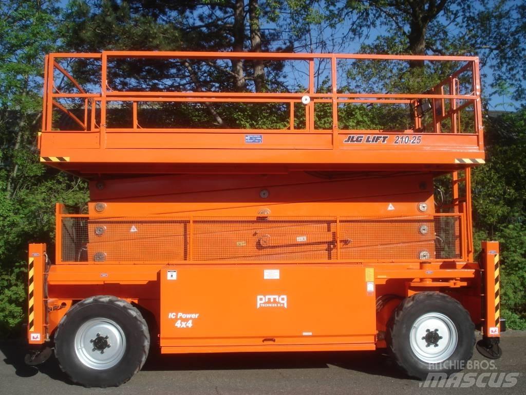 JLG 210-25 Saksilavat
