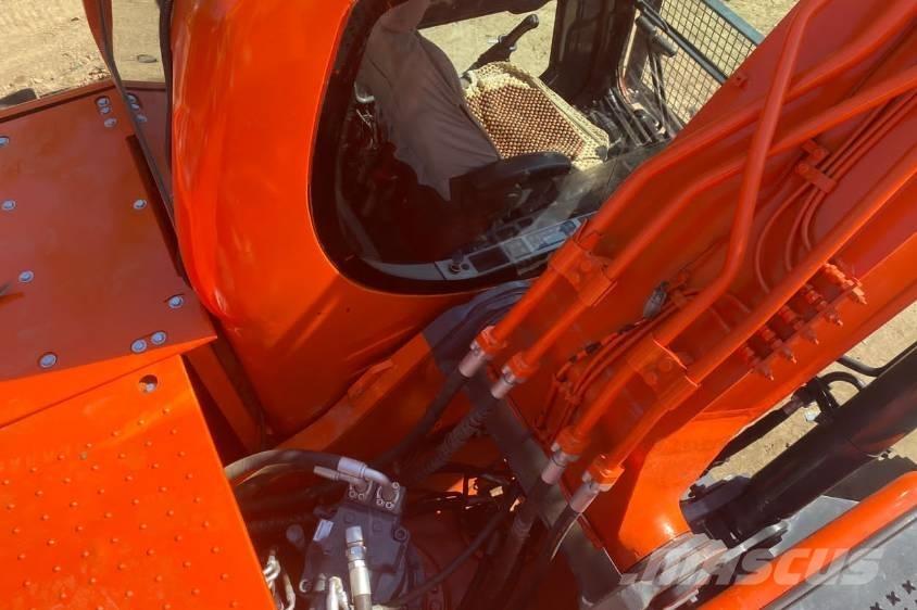 Doosan DX225 Telakaivukoneet