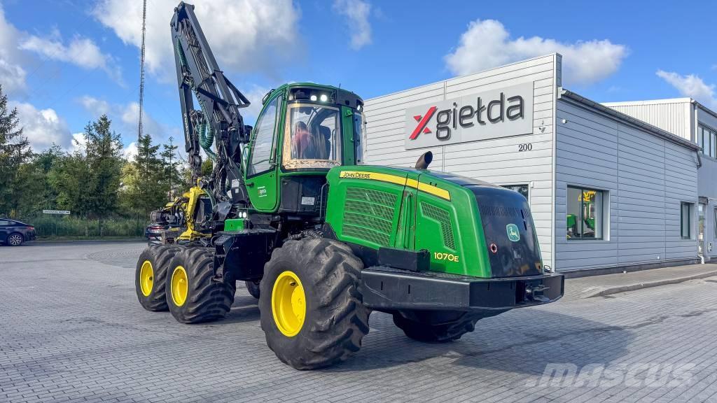 John Deere 1070 E Harvesterit