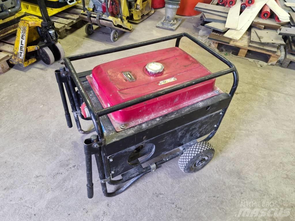 Honda ECMT7000F Bensiinigeneraattorit