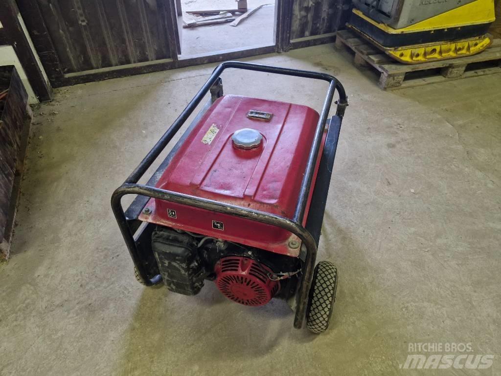 Honda ECMT7000F Bensiinigeneraattorit