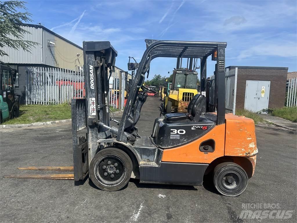 Doosan D30S-5 Dieseltrukit