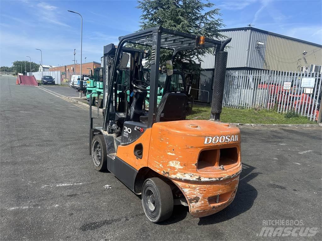 Doosan D30S-5 Dieseltrukit