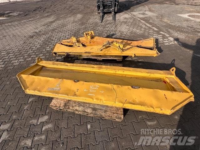 CAT 730 KLAPA Dumpperit