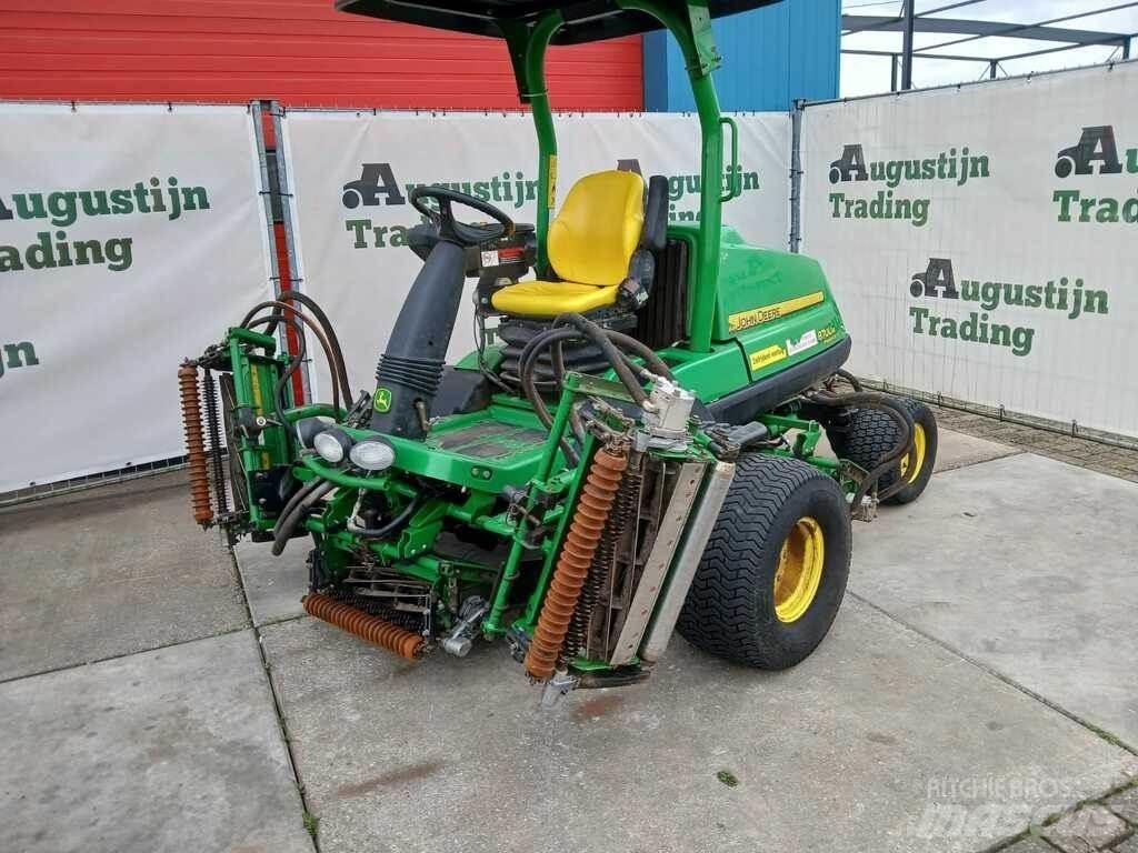 John Deere 8700 A Päältäajettavat ruohonleikkurit