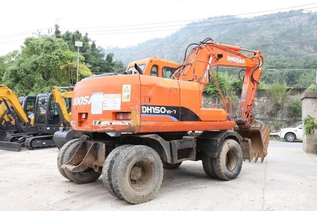 Doosan DH 150 W-7 Pyöräkaivukoneet