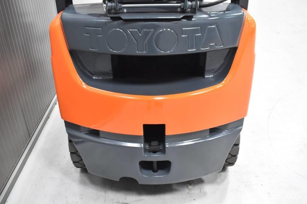 Toyota 02-8FGF18 Nestekaasutrukit