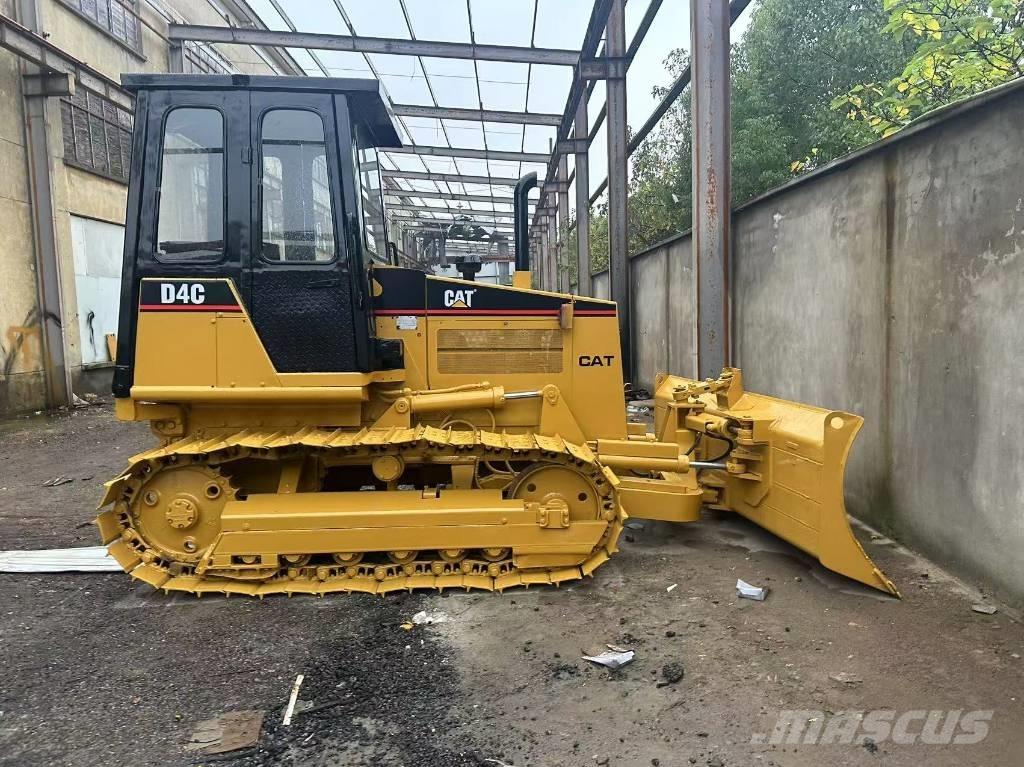 CAT D 4 C Telaketjupuskutraktorit