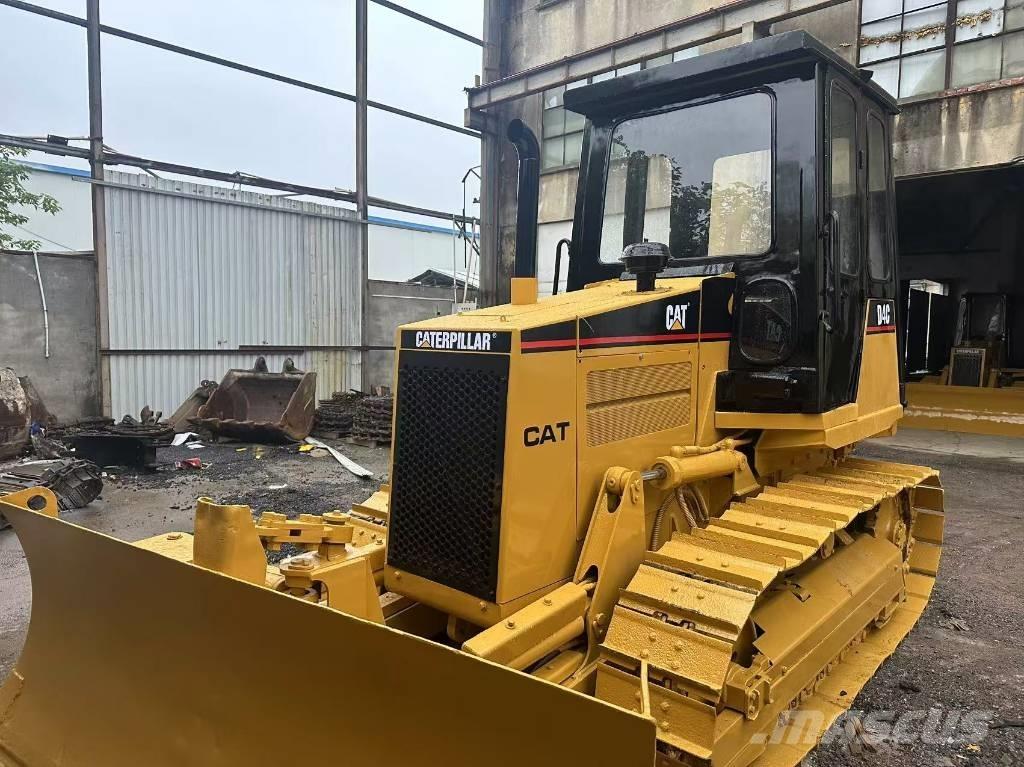 CAT D 4 C Telaketjupuskutraktorit