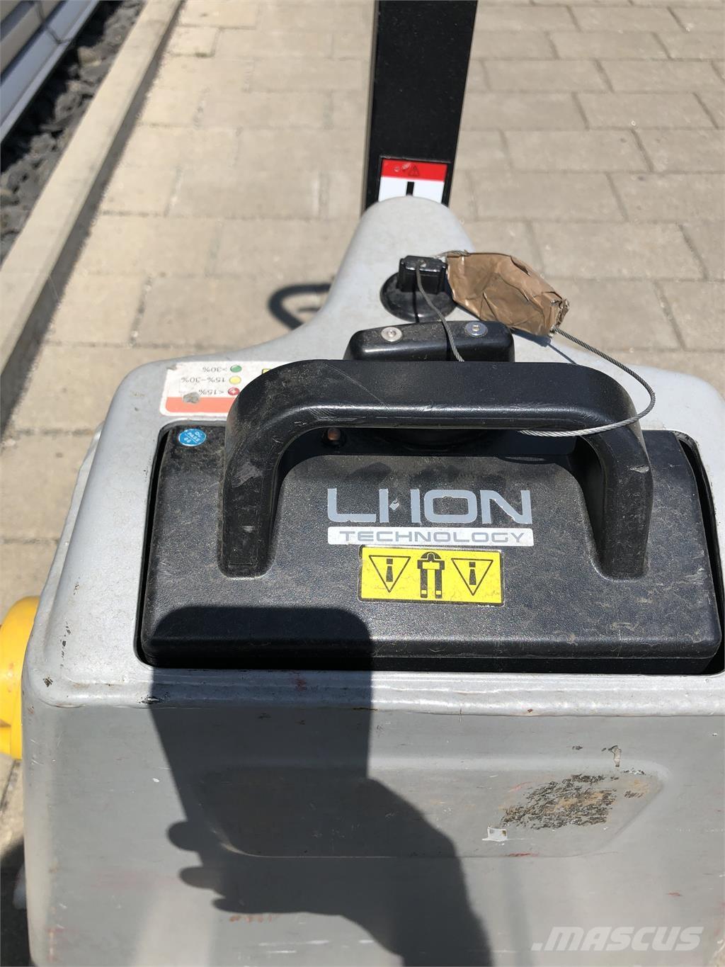 Still ECH 12 C Käyden ajettavat pinoamistrukit