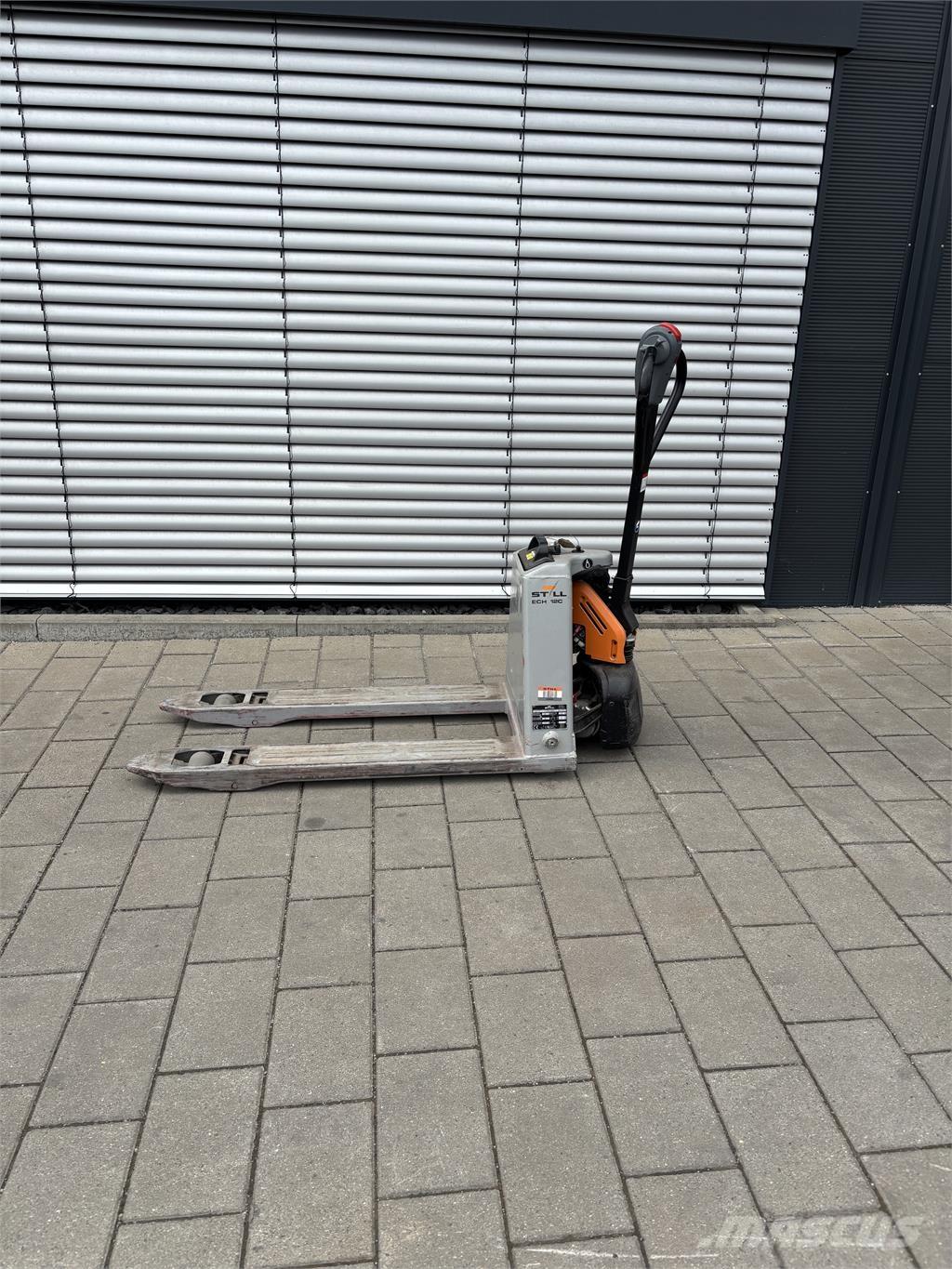 Still ECH12 Pedestrian stacker